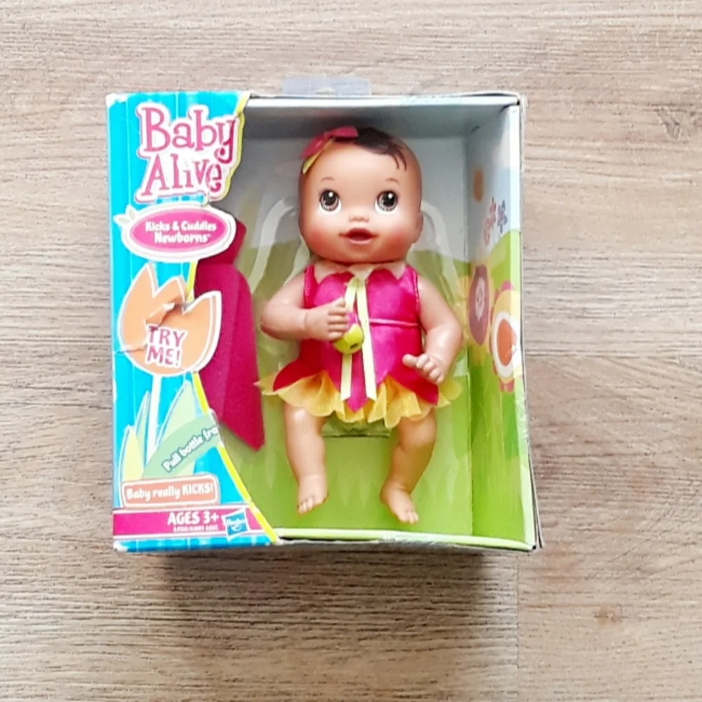 Baby Alive Kicks and Cuddles Newborn Doll - 6" Doll Bottle Does Not Retract - Picture 17 of 17